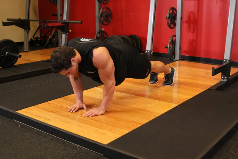 Flexiones diamante: posición inicial